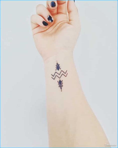 aquarius tattoo minimalist|The 20 Best Aquarius Tattoos: Unique & Meaningful。